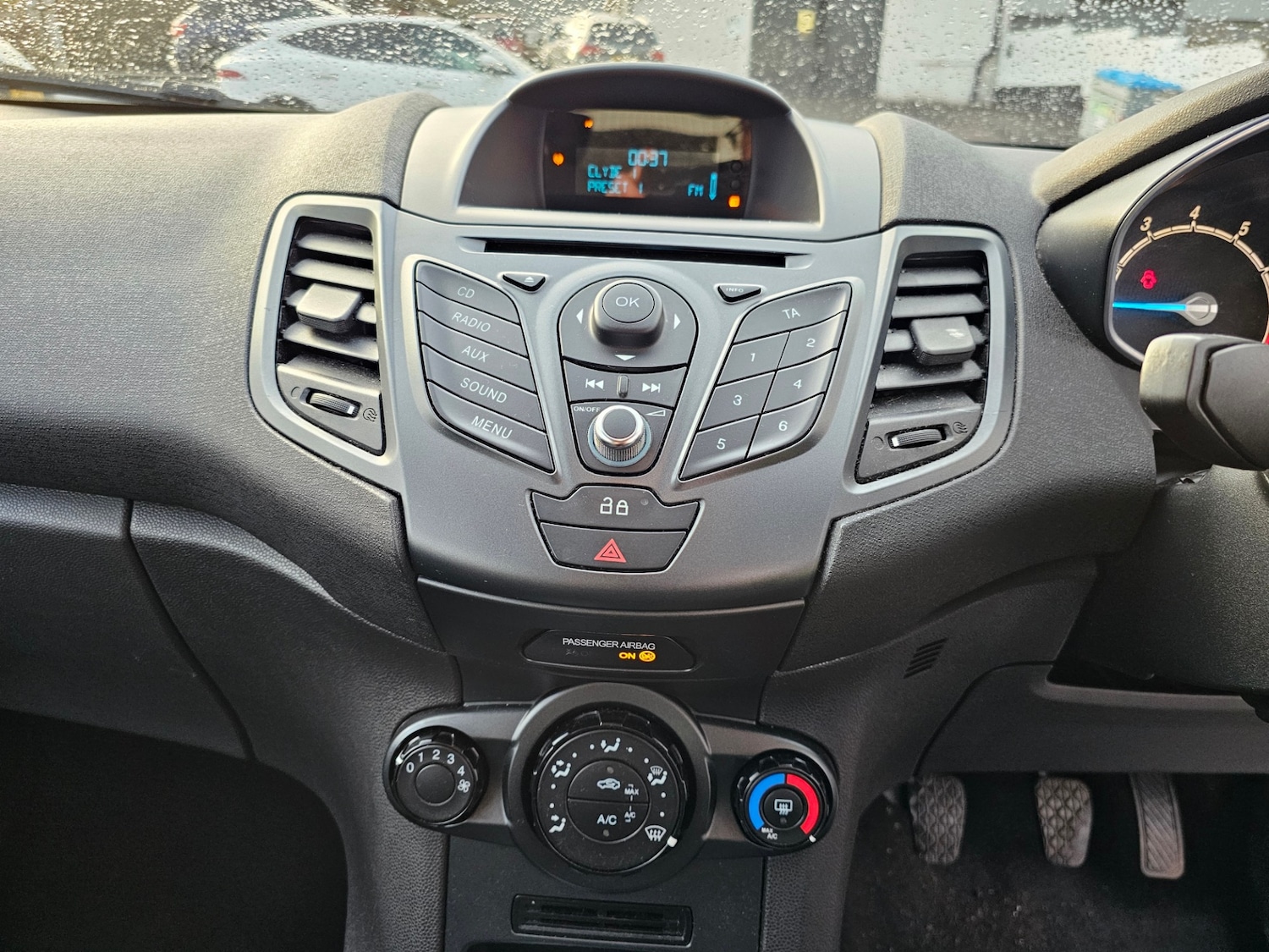 Used Ford Fiesta 2013 for sale - 76589135: Photo 11