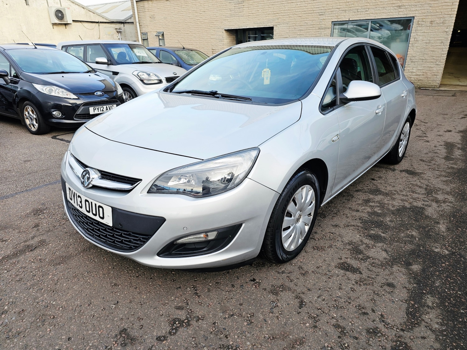 Used Vauxhall Astra 2013 for sale - 76920146: Photo 2