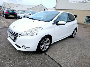 Used Peugeot 208 2015 for sale - 76193462: Photo 2