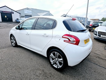 Used Peugeot 208 2015 for sale - 76193462: Photo 3