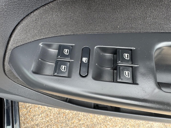 Used Volkswagen Touran 2010 for sale - 74768012: Photo 44