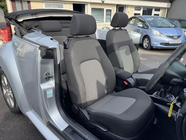 Used Volkswagen Beetle 2010 for sale - 74690798: Photo 26