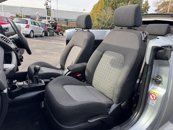 Used Volkswagen Beetle 2010 for sale - 74690798: Photo 32