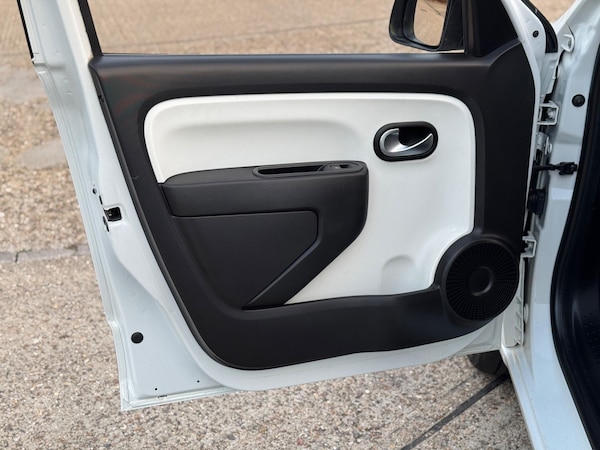 Used Renault Twingo 2015 for sale - 72568436: Photo 58