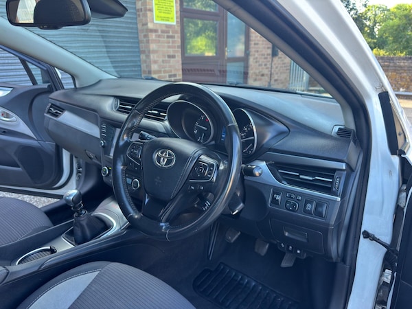 Used Toyota Avensis 2018 for sale - 75246862: Photo 18