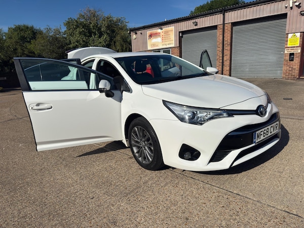 Used Toyota Avensis 2018 for sale - 75246862: Photo 61
