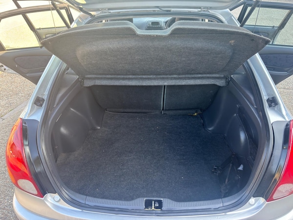 Used Toyota Corolla 2001 for sale - 75614155: Photo 48