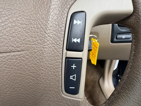 Used Volvo V70 2006 for sale - 74762874: Photo 35