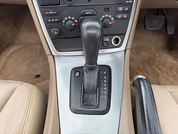 Used Volvo V70 2006 for sale - 74762874: Photo 38