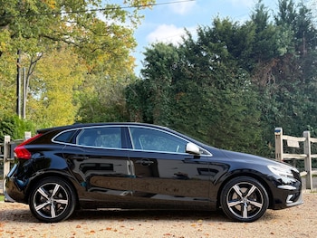 Used Volvo V40 2017 for sale - 77128625: Photo