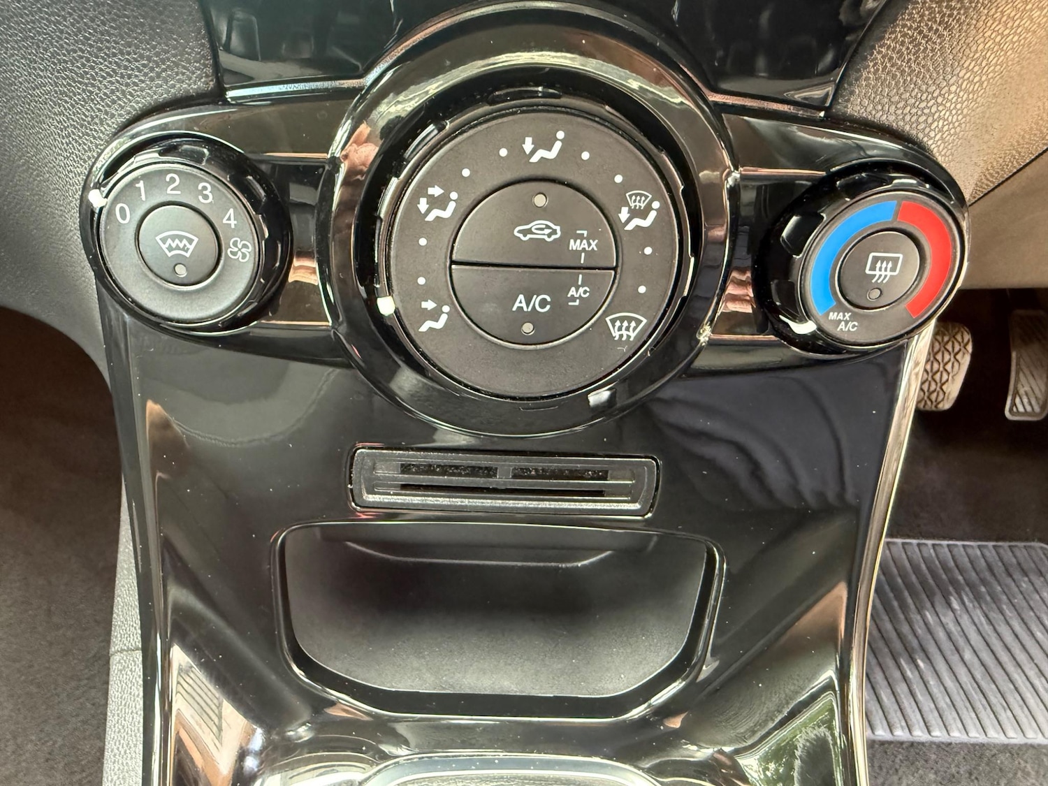 Used Ford Fiesta 2015 for sale - 77128698: Photo 31