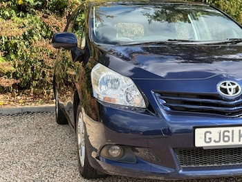 Used Toyota Verso 2011 for sale - 79615984: Photo
