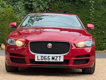 Used Jaguar XE 2015 for sale - 79673711: Photo