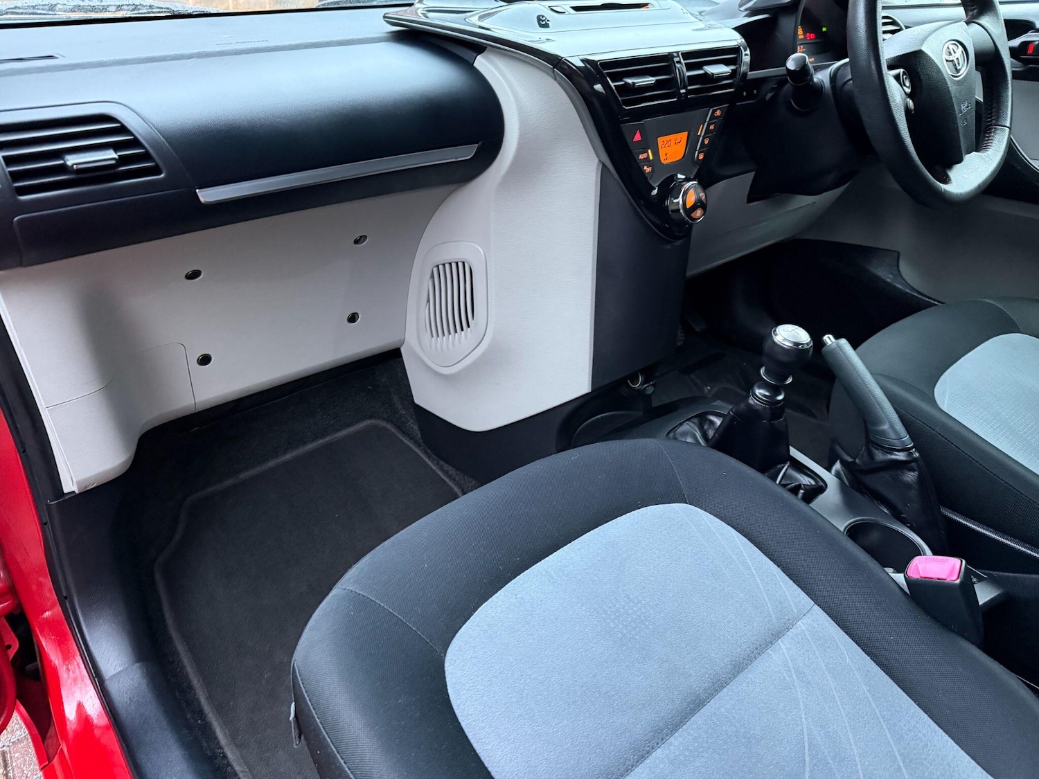 Used Toyota IQ 2014 for sale - 77526283: Photo 23