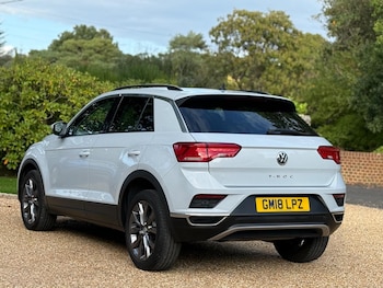 Used Volkswagen T-Roc 2018 for sale - 77128680: Photo
