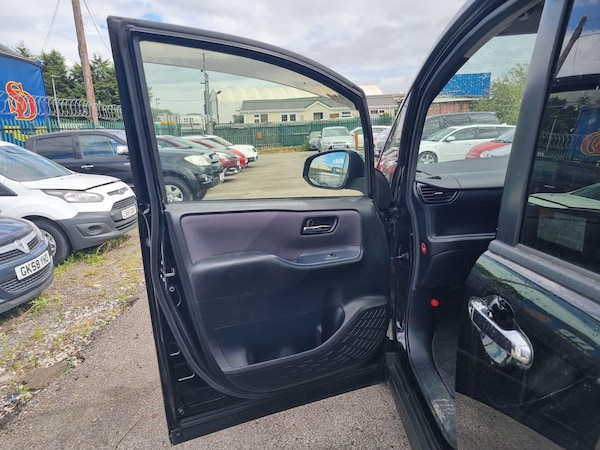 Used Toyota Voxy 2025 for sale - 76175639: Photo 46