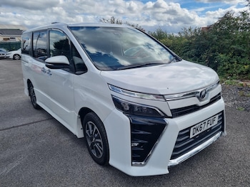 Used Toyota Voxy 2017 for sale - 75916148: Photo