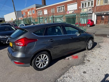 Used Ford Focus 2015 for sale - 76032530: Photo 2