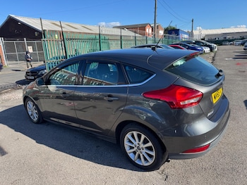 Used Ford Focus 2015 for sale - 76032530: Photo 3