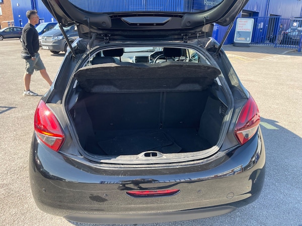 Used Peugeot 208 2017 for sale - 75351028: Photo 10