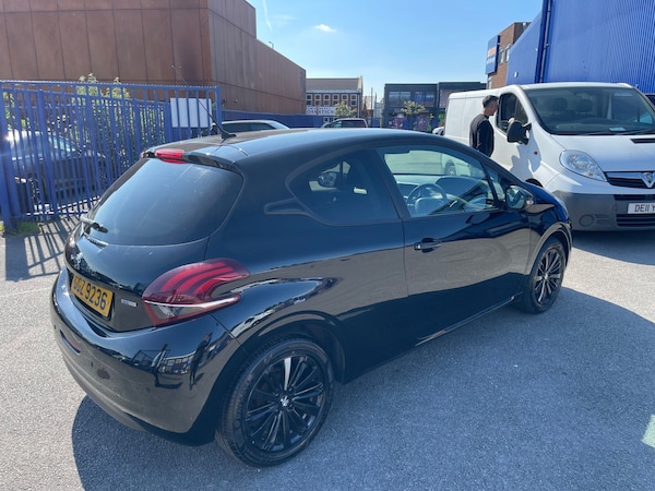Used Peugeot 208 2017 for sale - 75351028: Photo 2