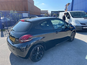 Used Peugeot 208 2017 for sale - 75351028: Photo