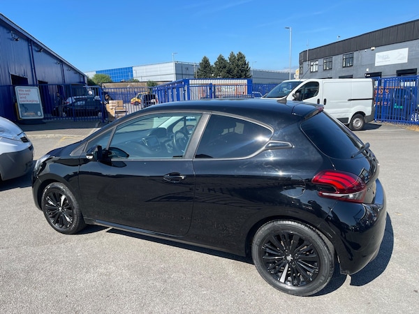 Used Peugeot 208 2017 for sale - 75351028: Photo 8