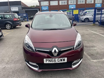 Used Renault Grand Scenic 2016 for sale - 75531429: Photo
