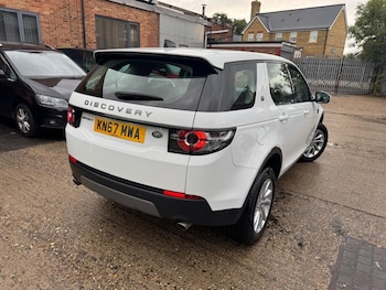 Used Land Rover Discovery Sport 2017 for sale - 75782096: Photo