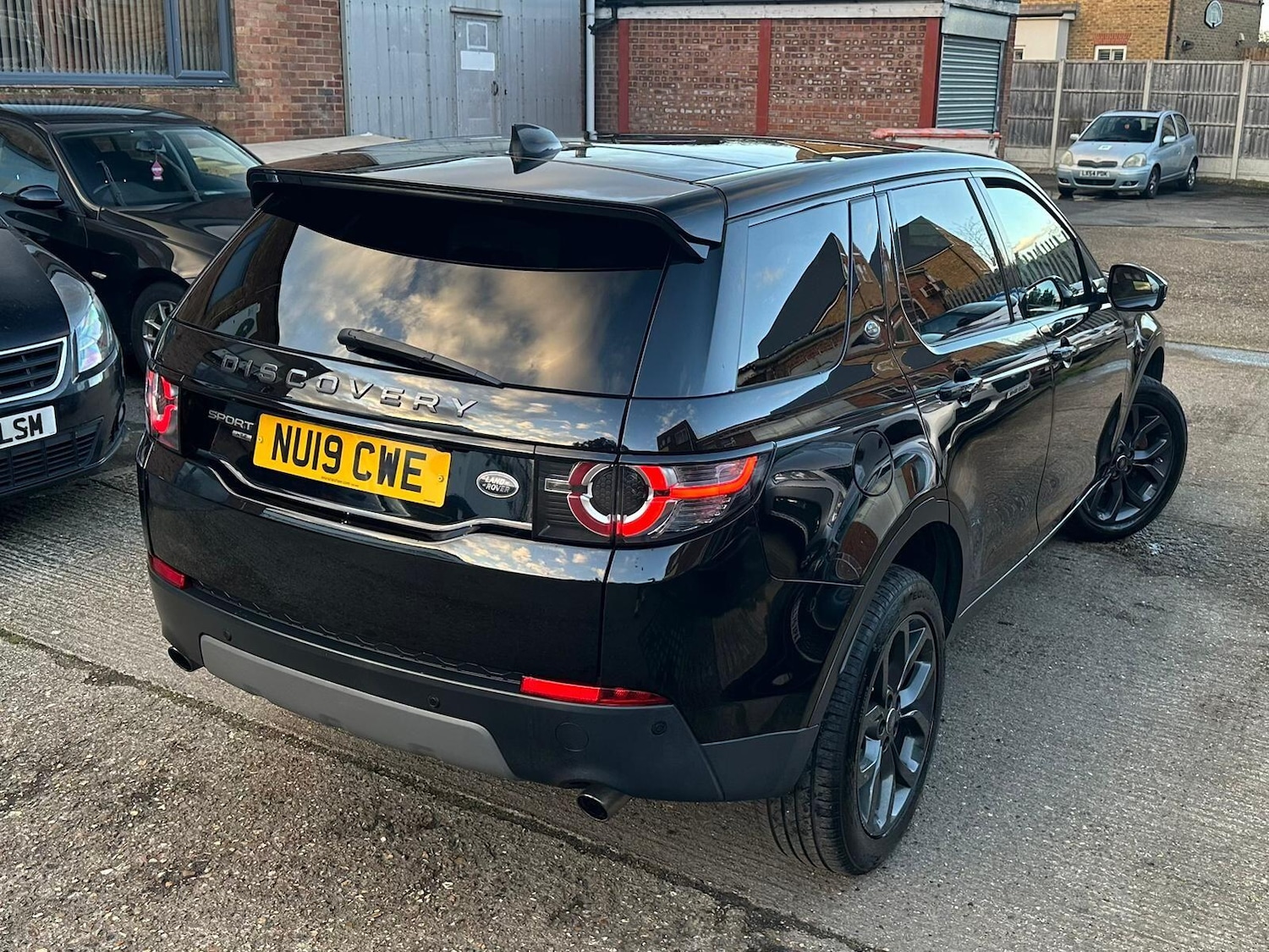Used Land Rover Discovery Sport 2019 for sale - 77440717: Photo 3