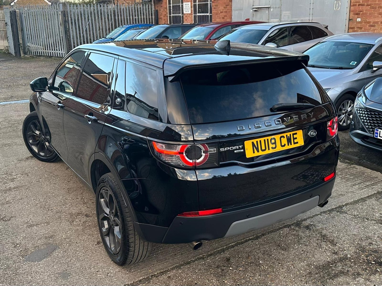 Used Land Rover Discovery Sport 2019 for sale - 77440717: Photo 4