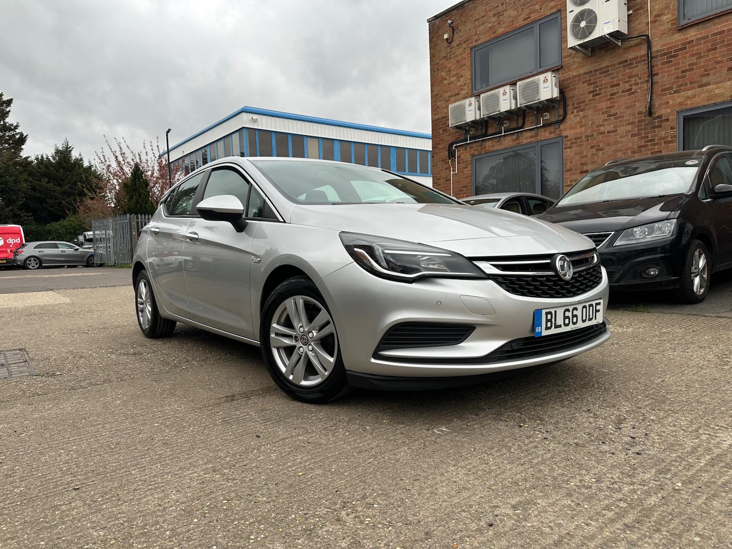 Used Vauxhall Astra for sale - 78136381: Photo 1