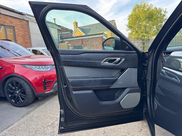 Used Land Rover Range Rover Velar 2018 for sale - 76282608: Photo 35
