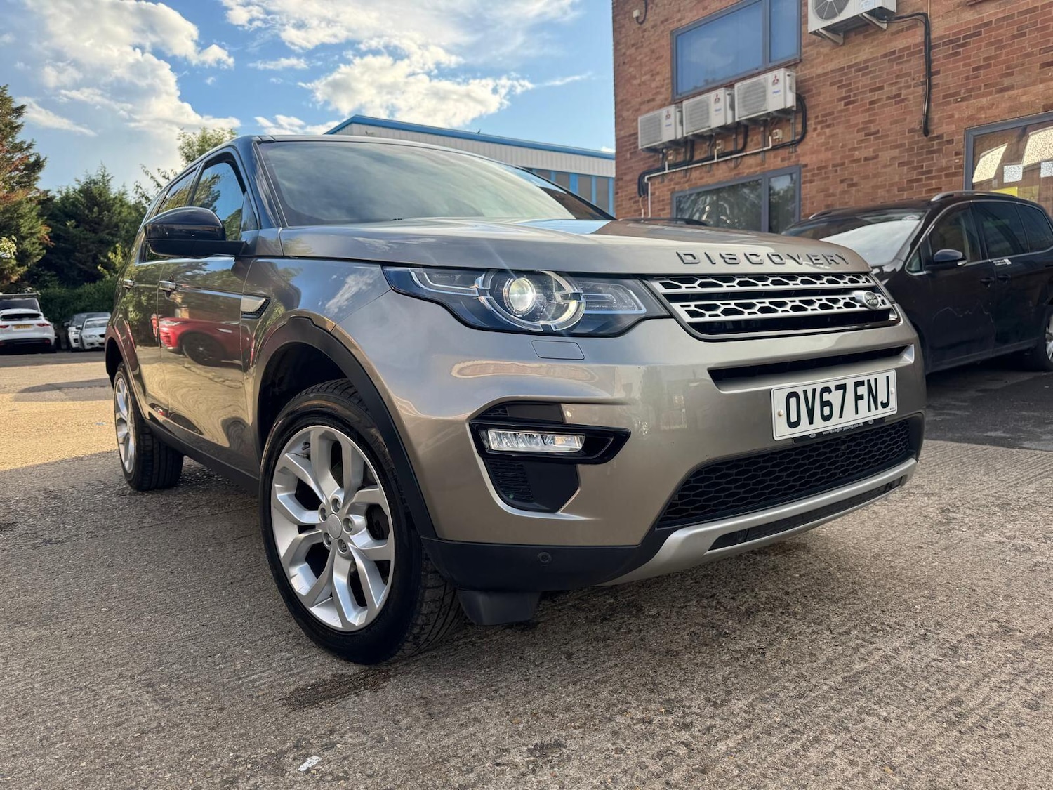 Used Land Rover Discovery Sport 2017 for sale - 76283365: Photo 1