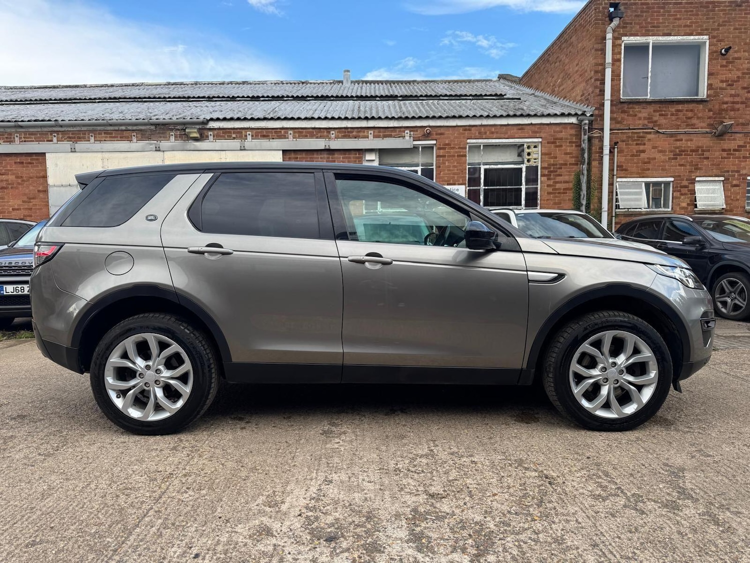 Used Land Rover Discovery Sport 2017 for sale - 76283365: Photo 11