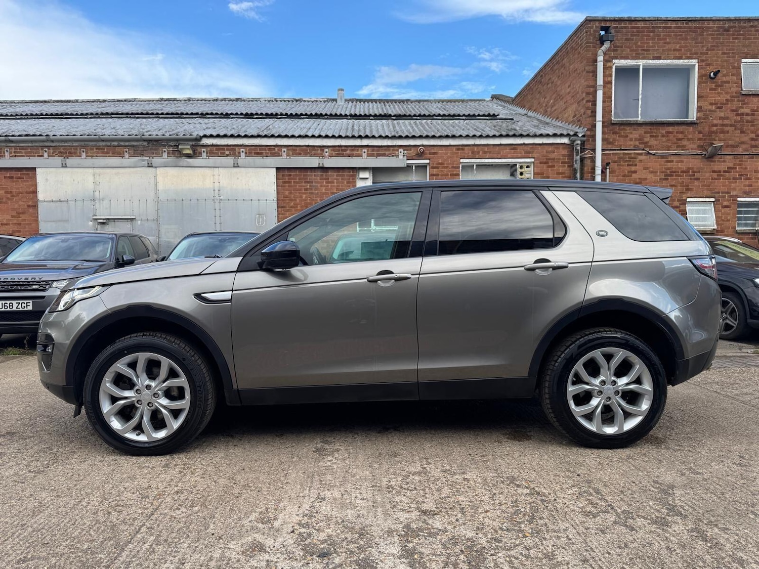 Used Land Rover Discovery Sport 2017 for sale - 76283365: Photo 12