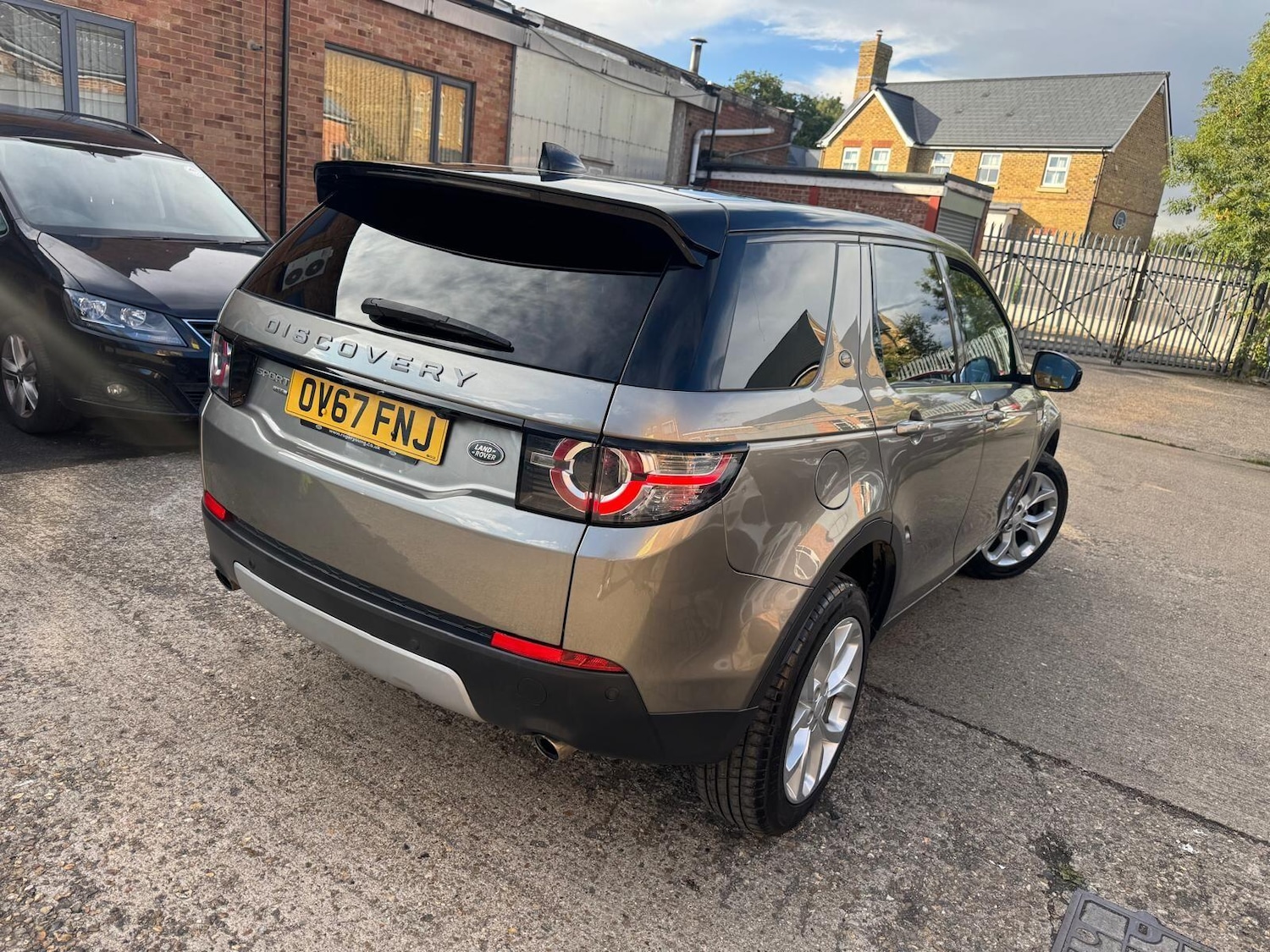 Used Land Rover Discovery Sport 2017 for sale - 76283365: Photo 3
