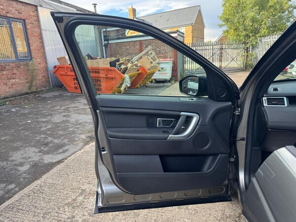 Used Land Rover Discovery Sport 2017 for sale - 76283365: Photo 39