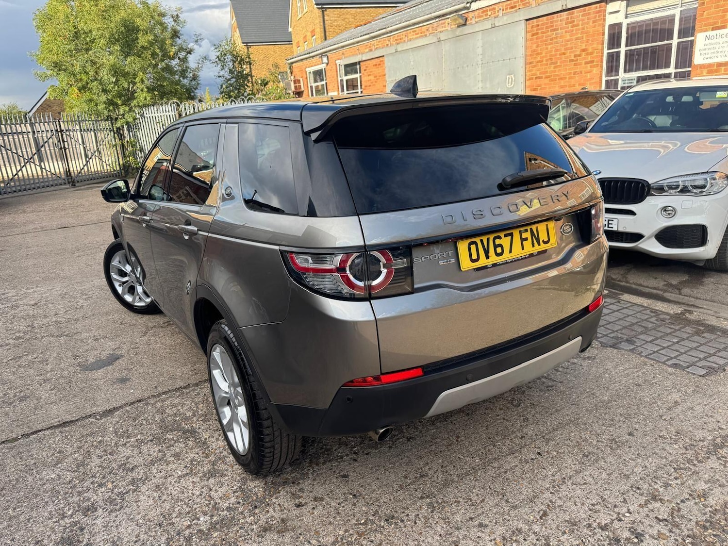 Used Land Rover Discovery Sport 2017 for sale - 76283365: Photo 4