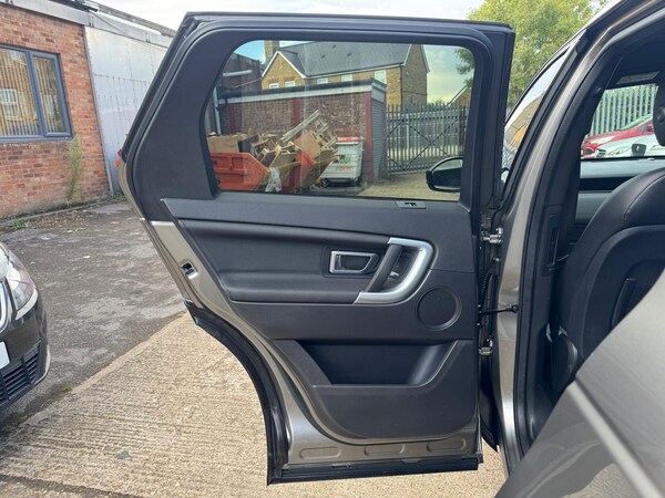 Used Land Rover Discovery Sport 2017 for sale - 76283365: Photo 41