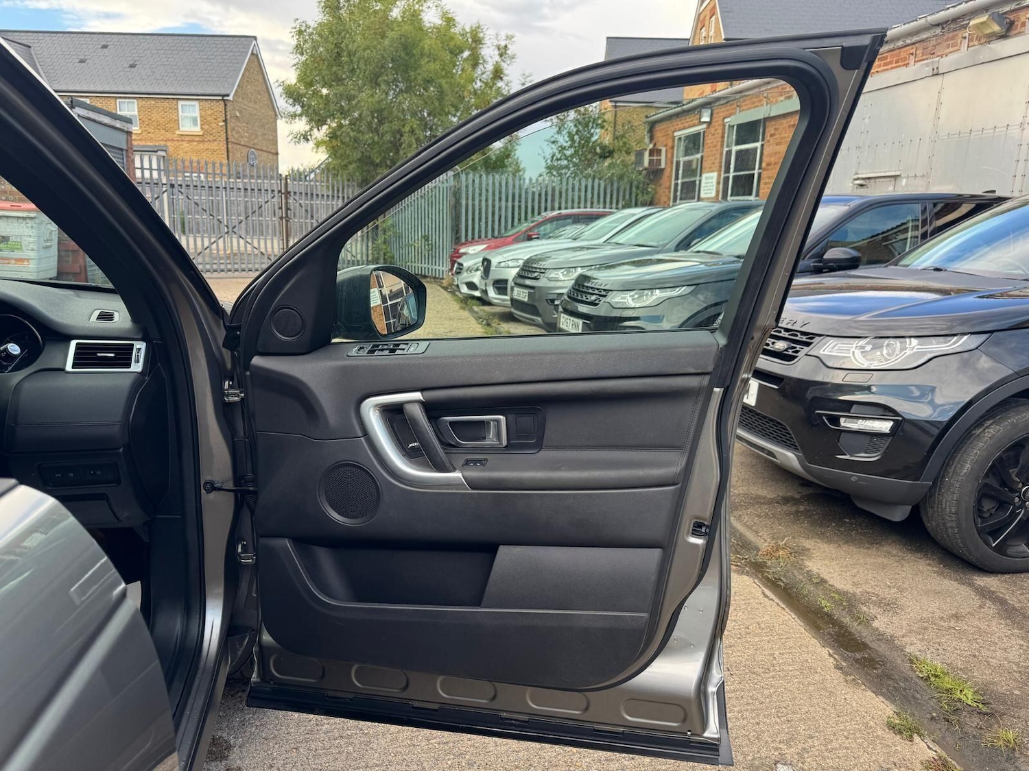 Used Land Rover Discovery Sport 2017 for sale - 76283365: Photo 45