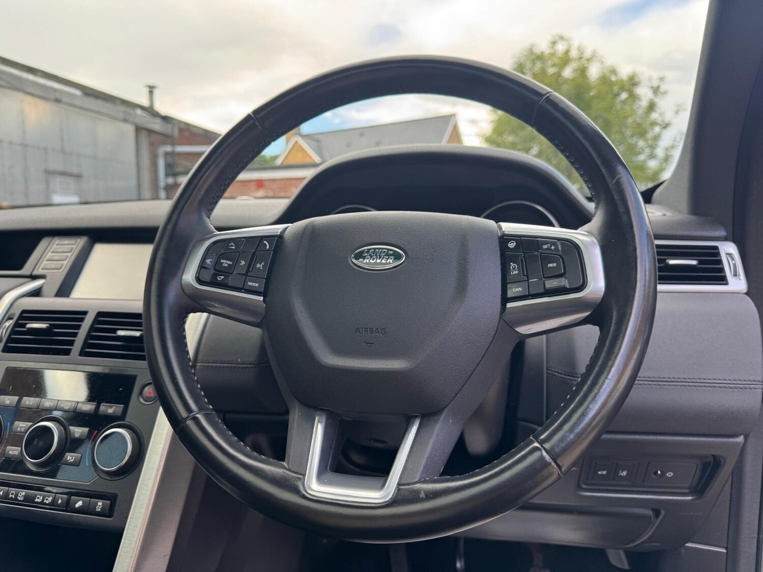 Used Land Rover Discovery Sport 2017 for sale - 76283365: Photo 55