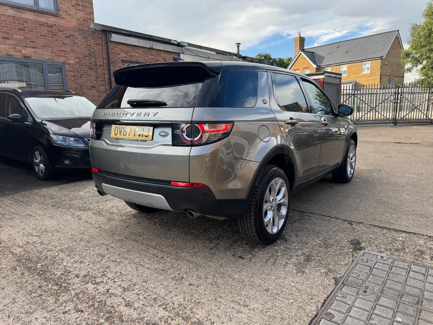 Used Land Rover Discovery Sport 2017 for sale - 76283365: Photo 9