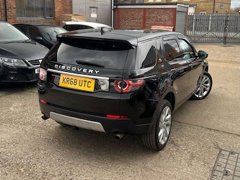 Used Land Rover Discovery Sport 2018 for sale - 78885789: Photo