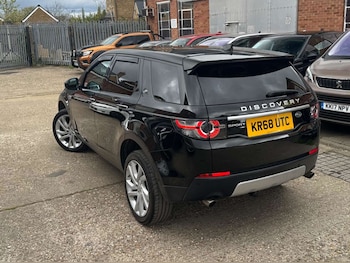 Used Land Rover Discovery Sport 2018 for sale - 78885789: Photo