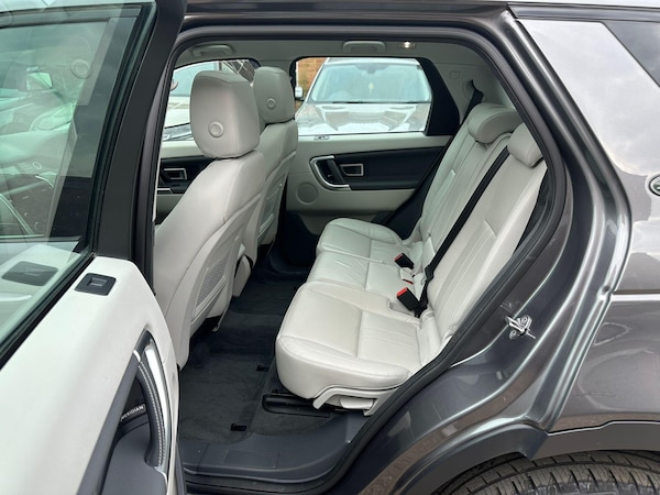 Used Land Rover Discovery Sport 2017 for sale - 75635435: Photo 15