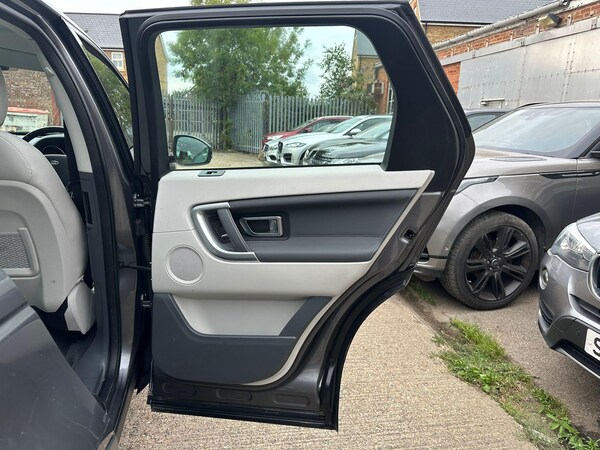 Used Land Rover Discovery Sport 2017 for sale - 75635435: Photo 40