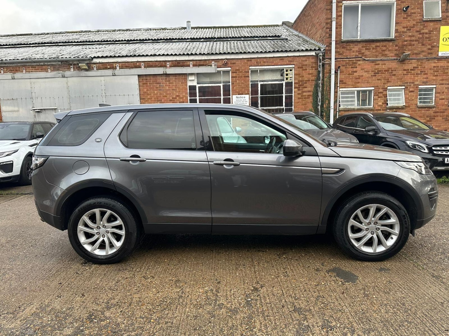 Used Land Rover Discovery Sport 2017 for sale - 76925936: Photo 11