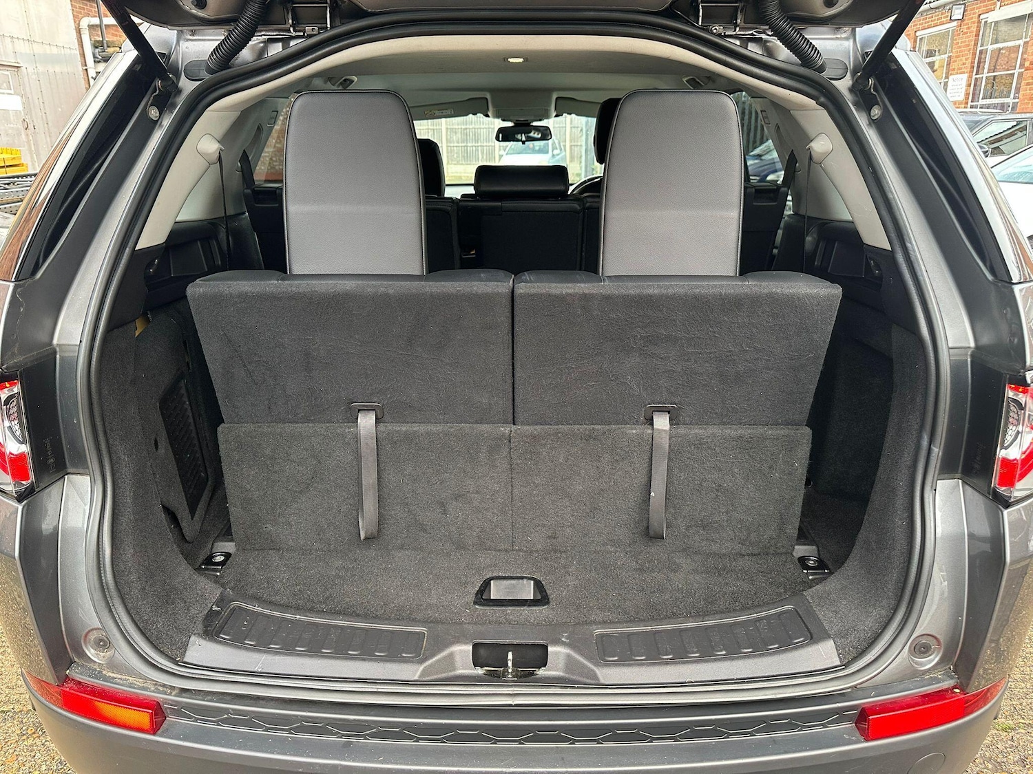 Used Land Rover Discovery Sport 2017 for sale - 76925936: Photo 36