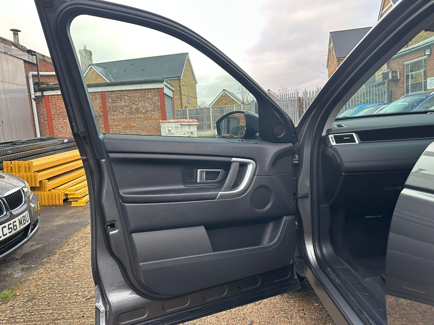 Used Land Rover Discovery Sport 2017 for sale - 76925936: Photo 37